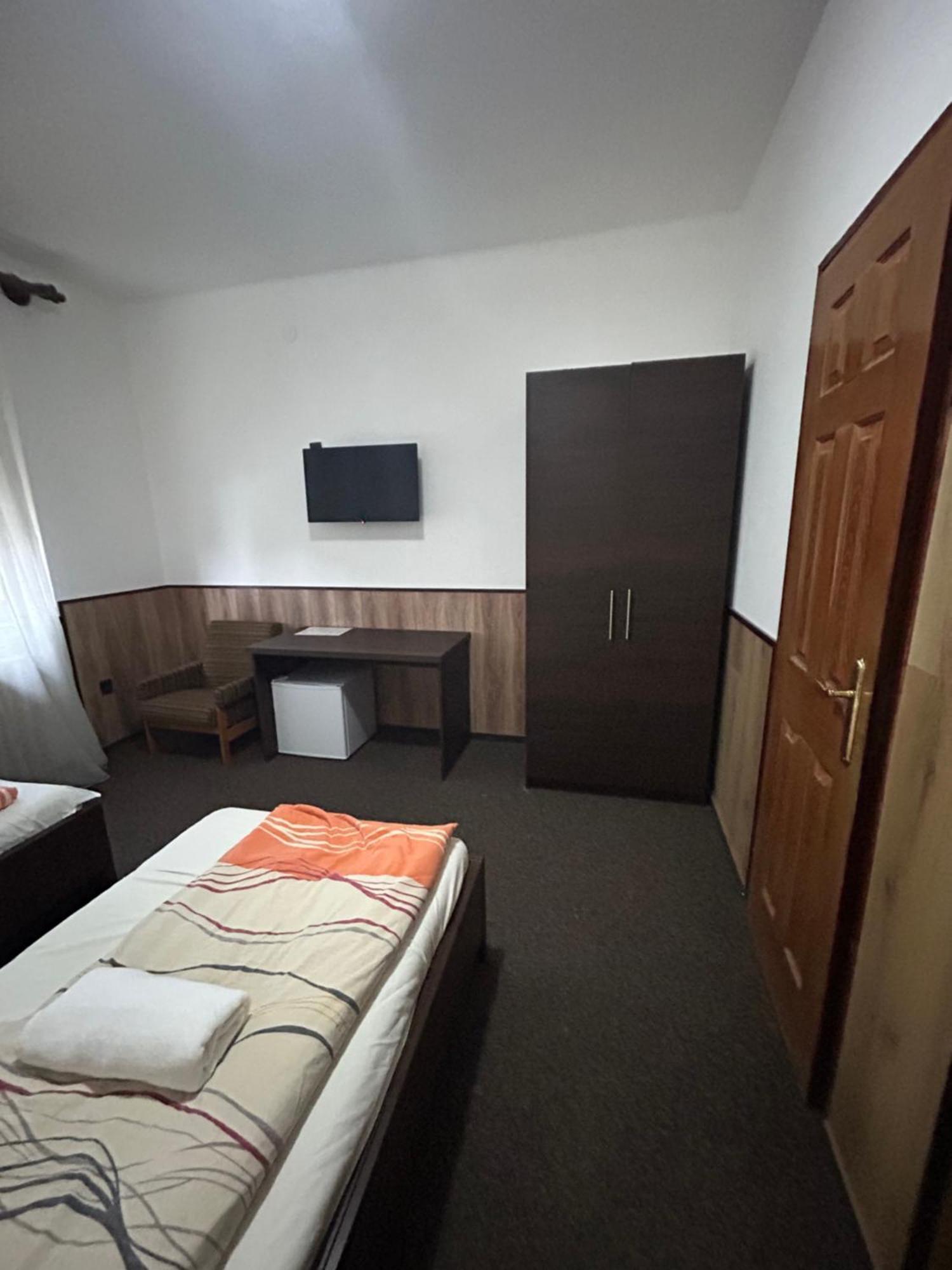 Rozsakert Panzio Hotel Nyíregyháza Buitenkant foto