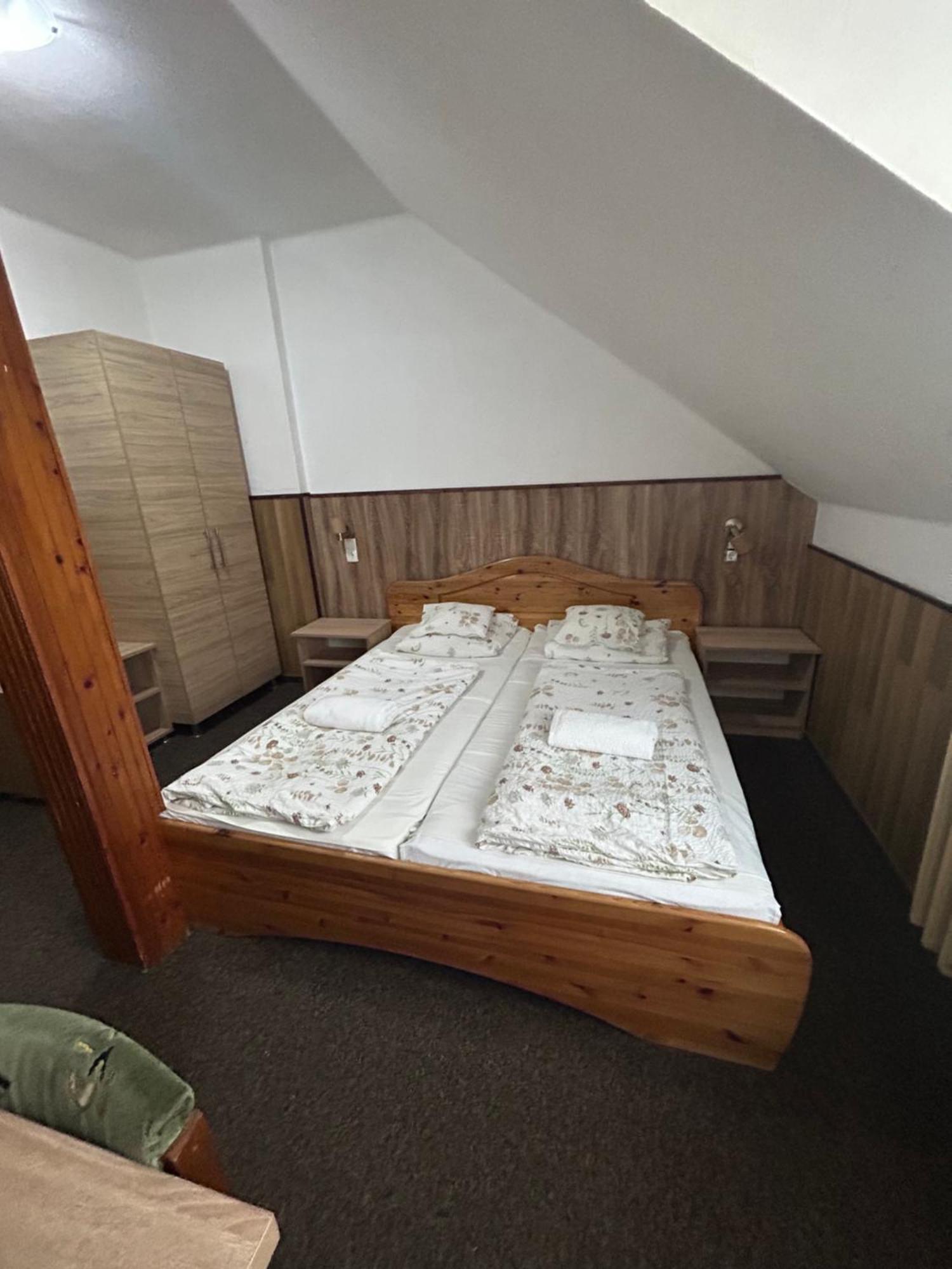 Rozsakert Panzio Hotel Nyíregyháza Buitenkant foto