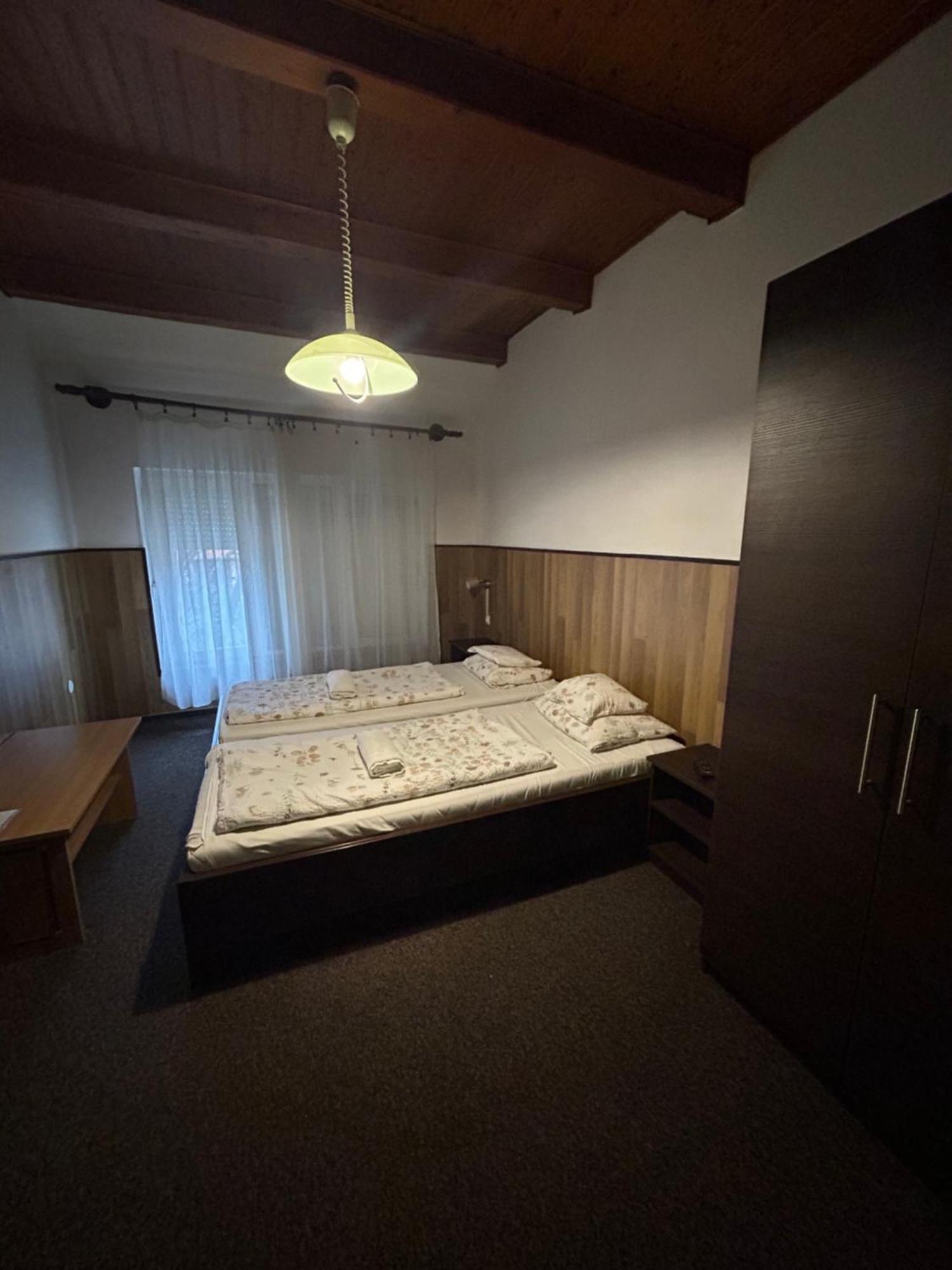 Rozsakert Panzio Hotel Nyíregyháza Buitenkant foto