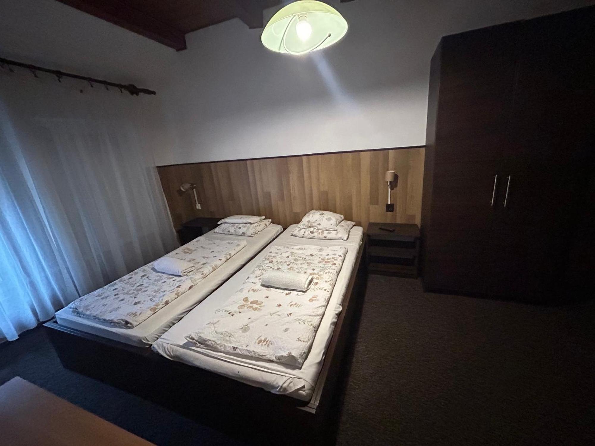 Rozsakert Panzio Hotel Nyíregyháza Buitenkant foto