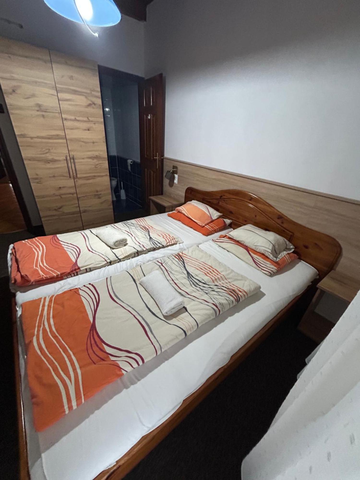 Rozsakert Panzio Hotel Nyíregyháza Buitenkant foto