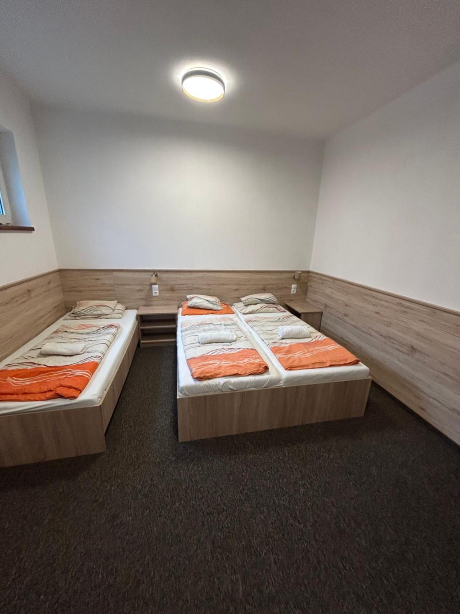 Rozsakert Panzio Hotel Nyíregyháza Buitenkant foto