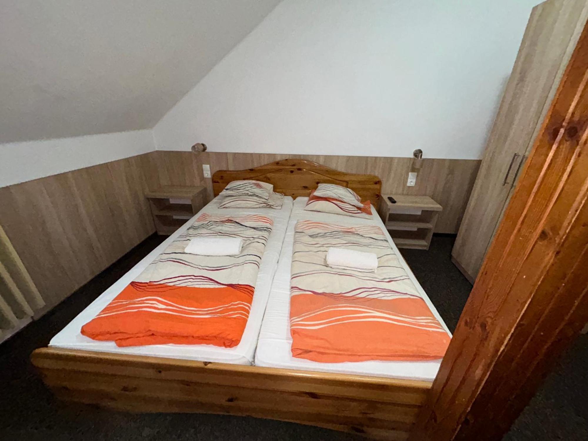 Rozsakert Panzio Hotel Nyíregyháza Buitenkant foto
