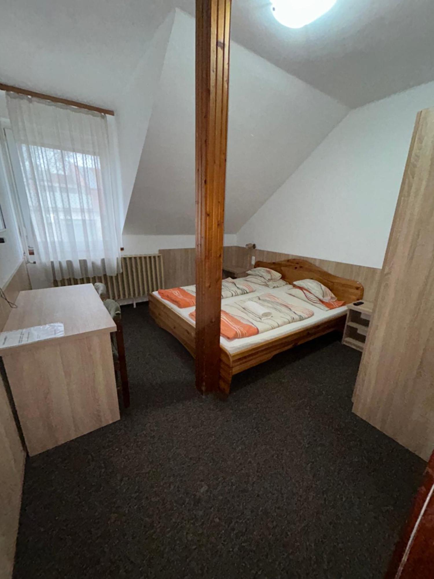 Rozsakert Panzio Hotel Nyíregyháza Buitenkant foto