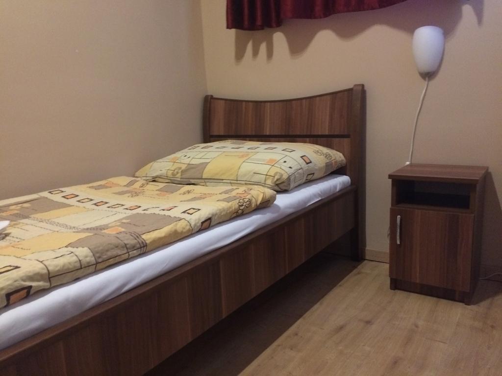Rozsakert Panzio Hotel Nyíregyháza Buitenkant foto