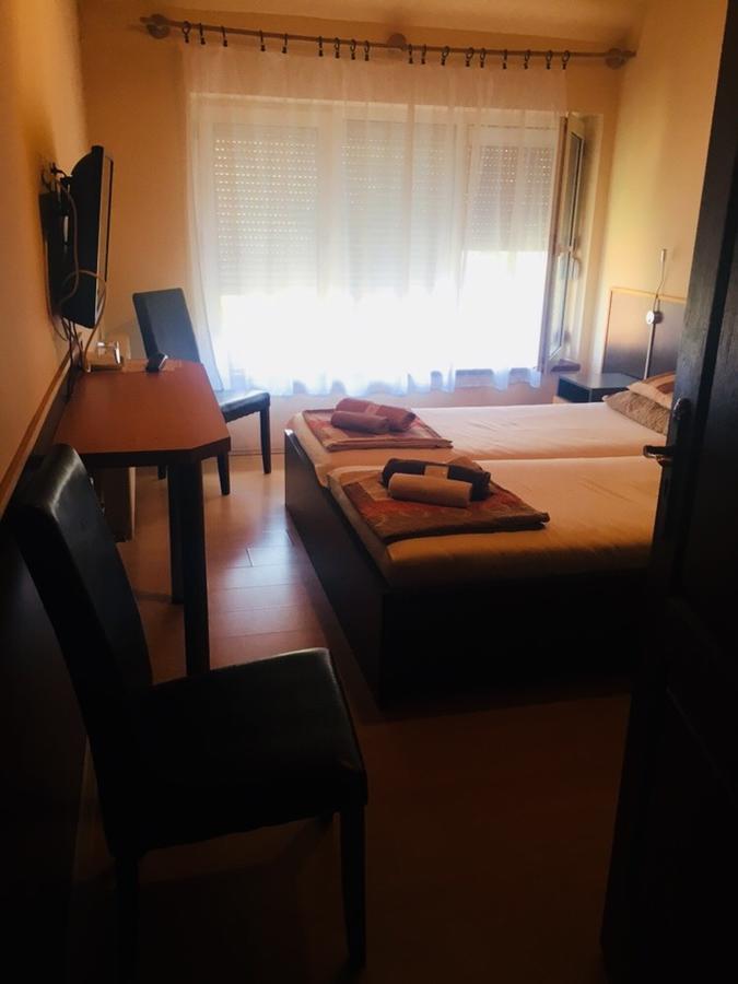 Rozsakert Panzio Hotel Nyíregyháza Buitenkant foto